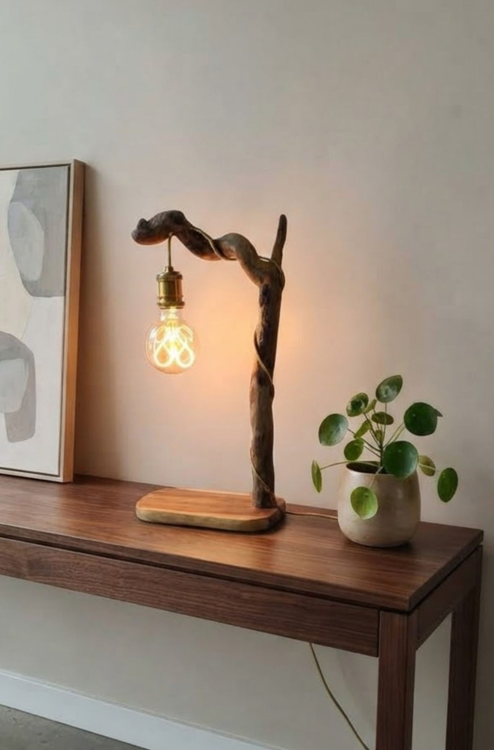 Lampe de la collection Origine posée sur une console